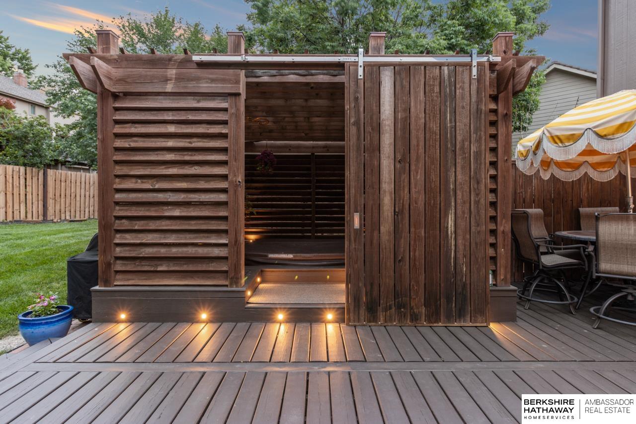 Omaha, Nebraska 68184, United States, 4 Bedrooms Bedrooms, ,3 BathroomsBathrooms,Residential,Pending,154833