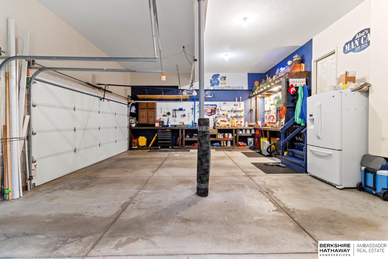 Omaha, Nebraska 68184, United States, 4 Bedrooms Bedrooms, ,3 BathroomsBathrooms,Residential,Pending,154833