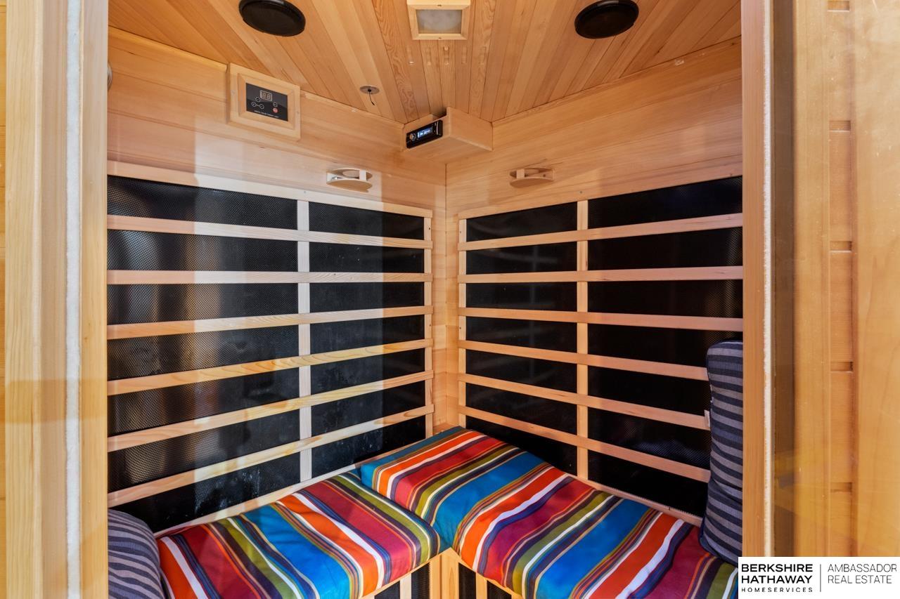 Omaha, Nebraska 68184, United States, 4 Bedrooms Bedrooms, ,3 BathroomsBathrooms,Residential,Pending,154833