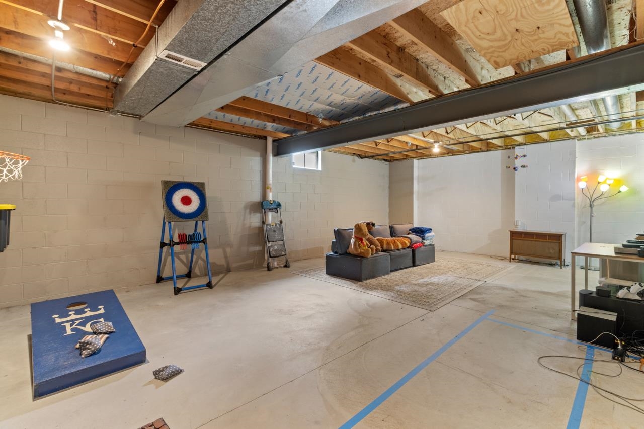 Omaha, Nebraska 68184, United States, 4 Bedrooms Bedrooms, ,3 BathroomsBathrooms,Residential,Pending,154833