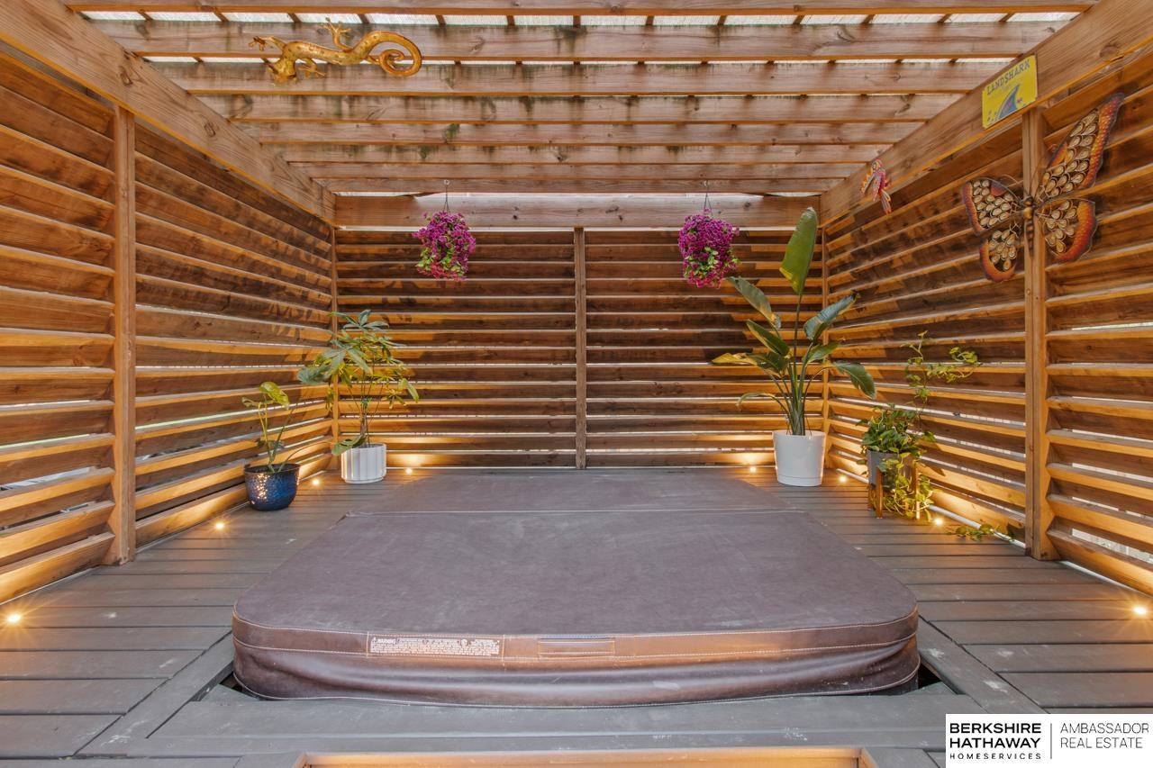 Omaha, Nebraska 68184, United States, 4 Bedrooms Bedrooms, ,3 BathroomsBathrooms,Residential,Pending,154833