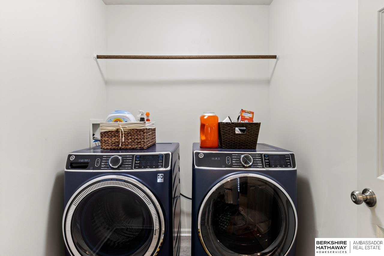 Omaha, Nebraska 68184, United States, 4 Bedrooms Bedrooms, ,3 BathroomsBathrooms,Residential,Pending,154833