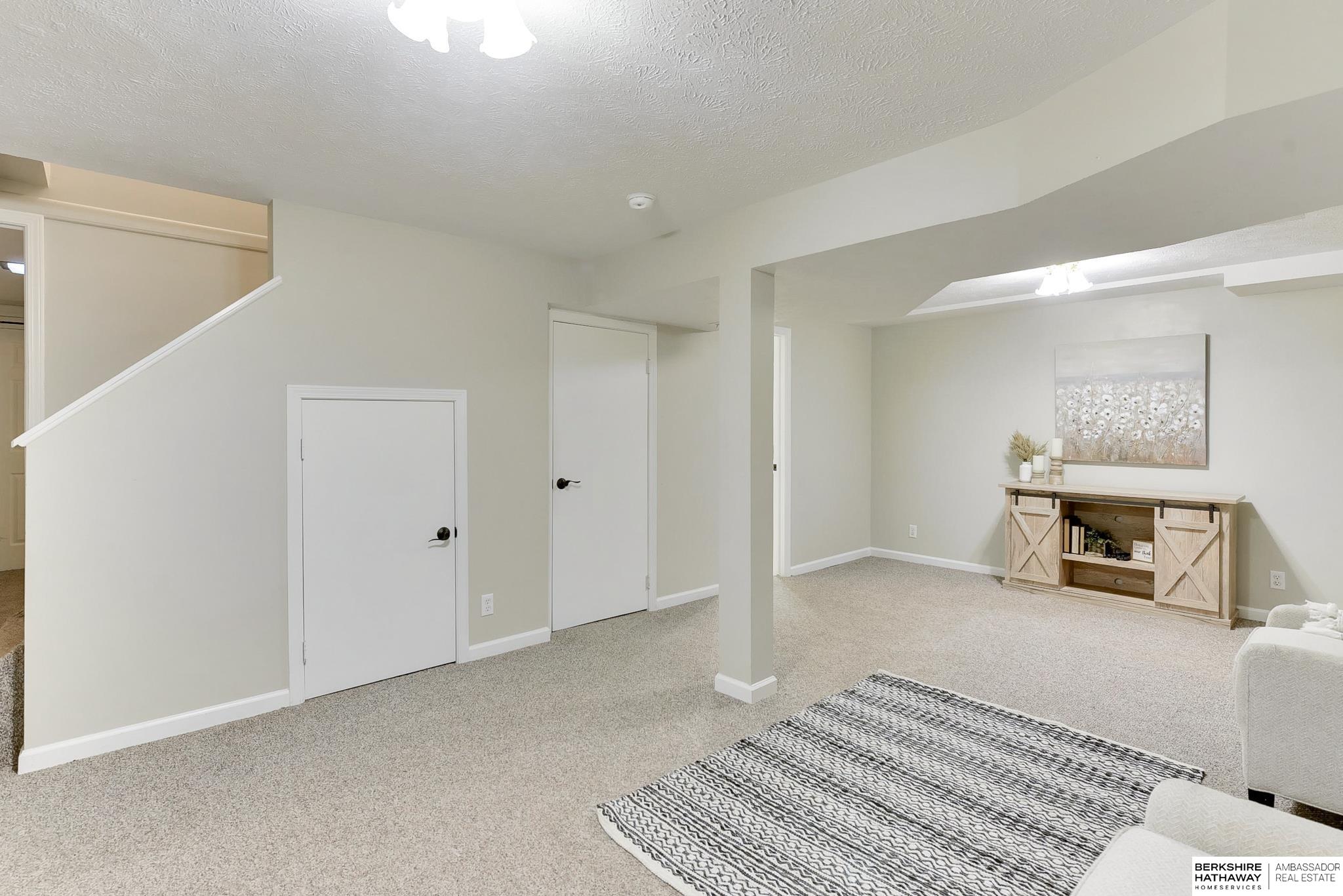 Omaha, Nebraska 68124, United States, 3 Bedrooms Bedrooms, ,2 BathroomsBathrooms,Residential,Active,122788