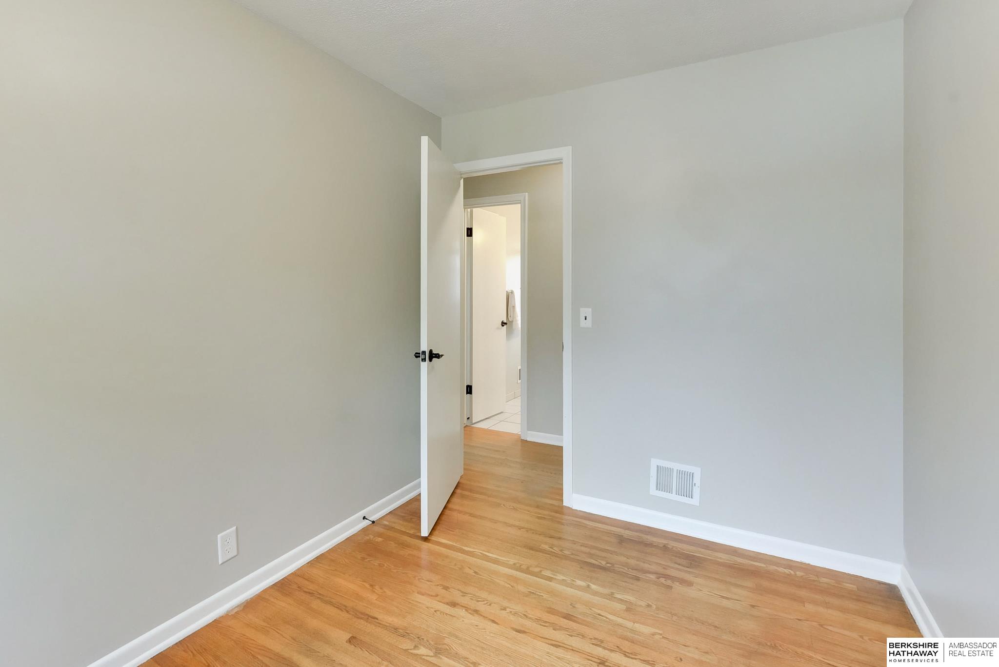 Omaha, Nebraska 68124, United States, 3 Bedrooms Bedrooms, ,2 BathroomsBathrooms,Residential,Active,122788