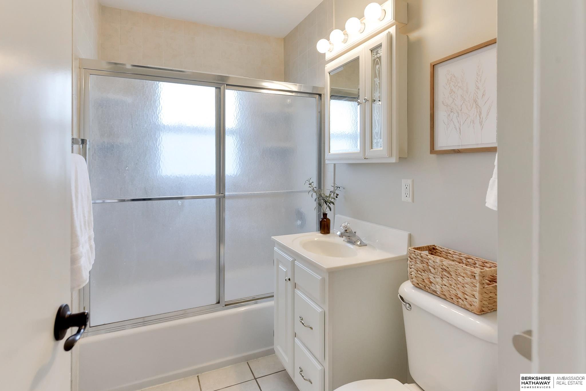 Omaha, Nebraska 68124, United States, 3 Bedrooms Bedrooms, ,2 BathroomsBathrooms,Residential,Active,122788