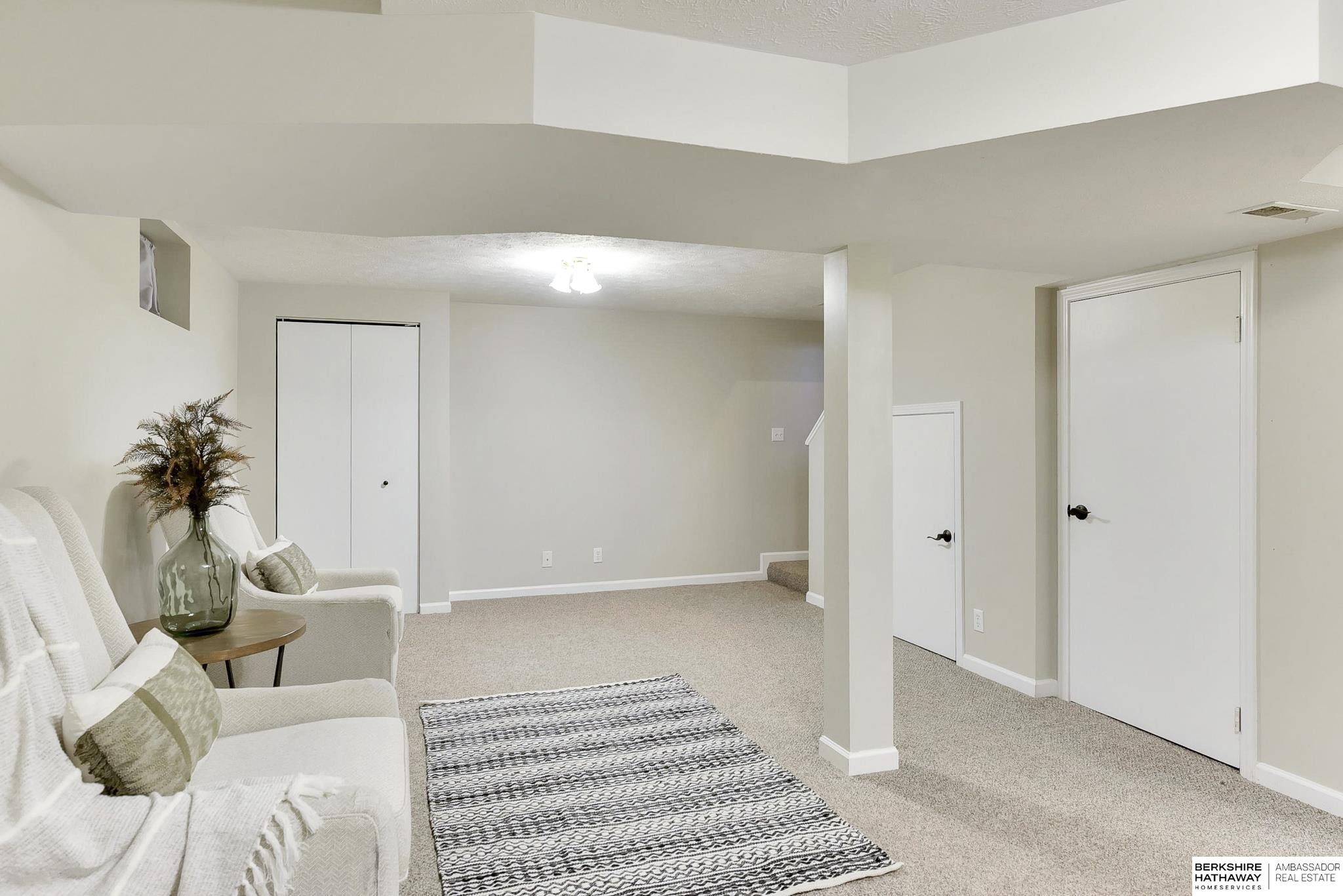 Omaha, Nebraska 68124, United States, 3 Bedrooms Bedrooms, ,2 BathroomsBathrooms,Residential,Active,122788