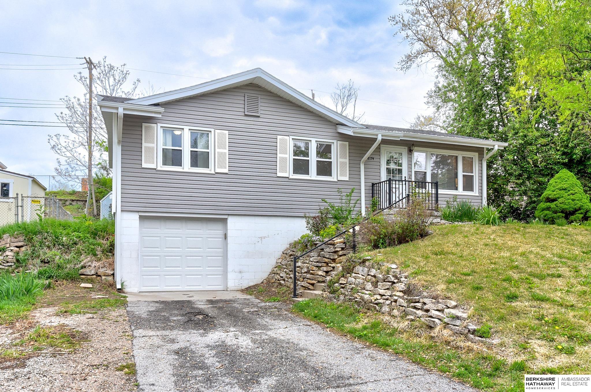 Omaha, Nebraska 68124, United States, 3 Bedrooms Bedrooms, ,2 BathroomsBathrooms,Residential,Active,122788