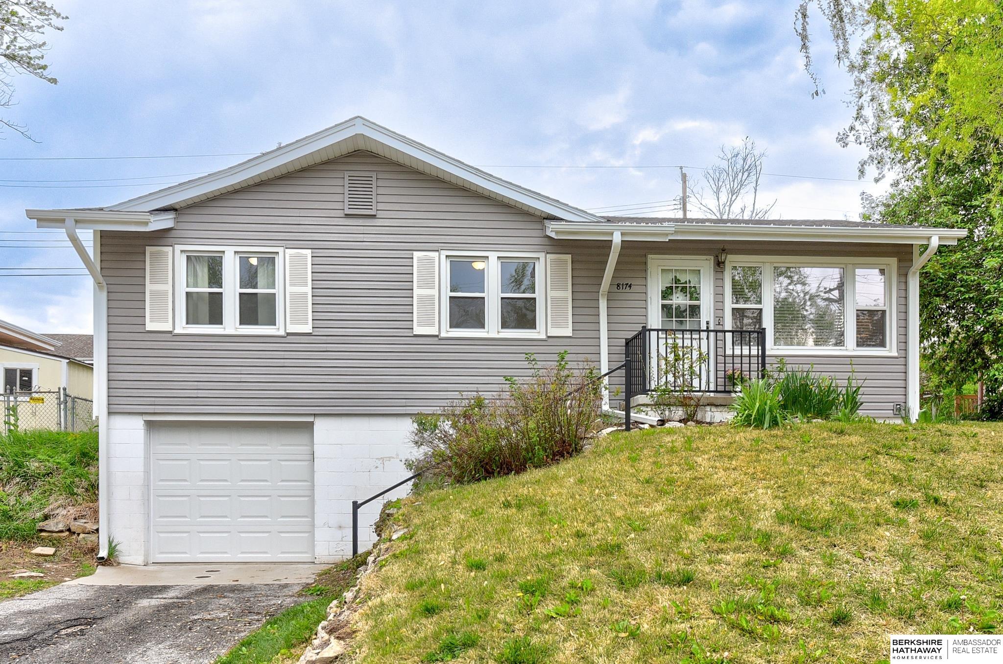 Omaha, Nebraska 68124, United States, 3 Bedrooms Bedrooms, ,2 BathroomsBathrooms,Residential,Active,122788