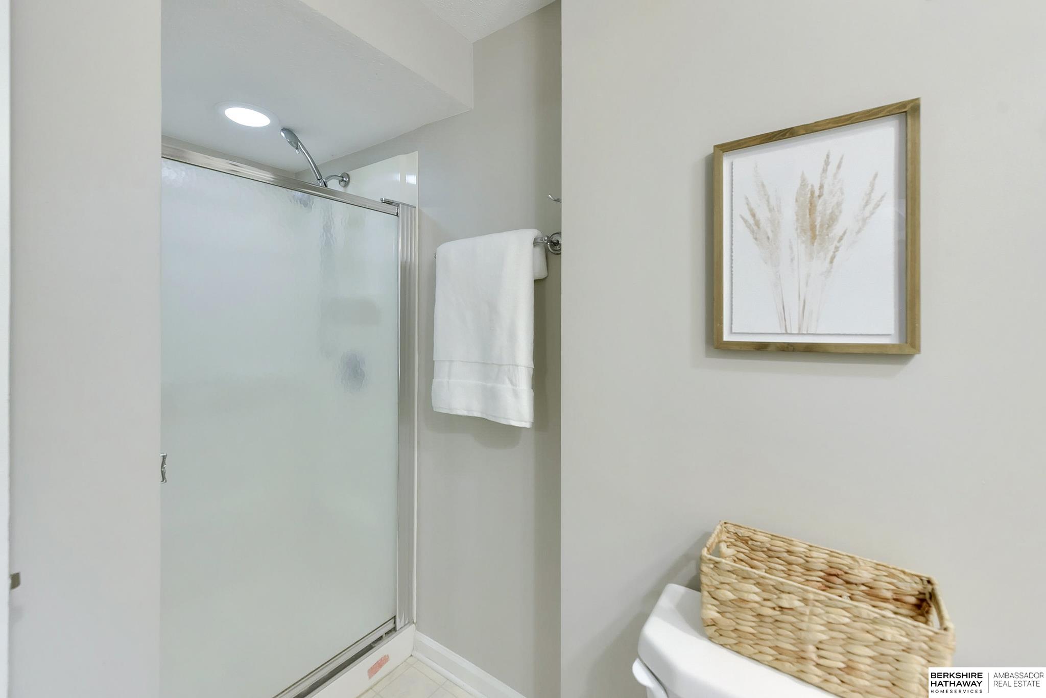 Omaha, Nebraska 68124, United States, 3 Bedrooms Bedrooms, ,2 BathroomsBathrooms,Residential,Active,122788