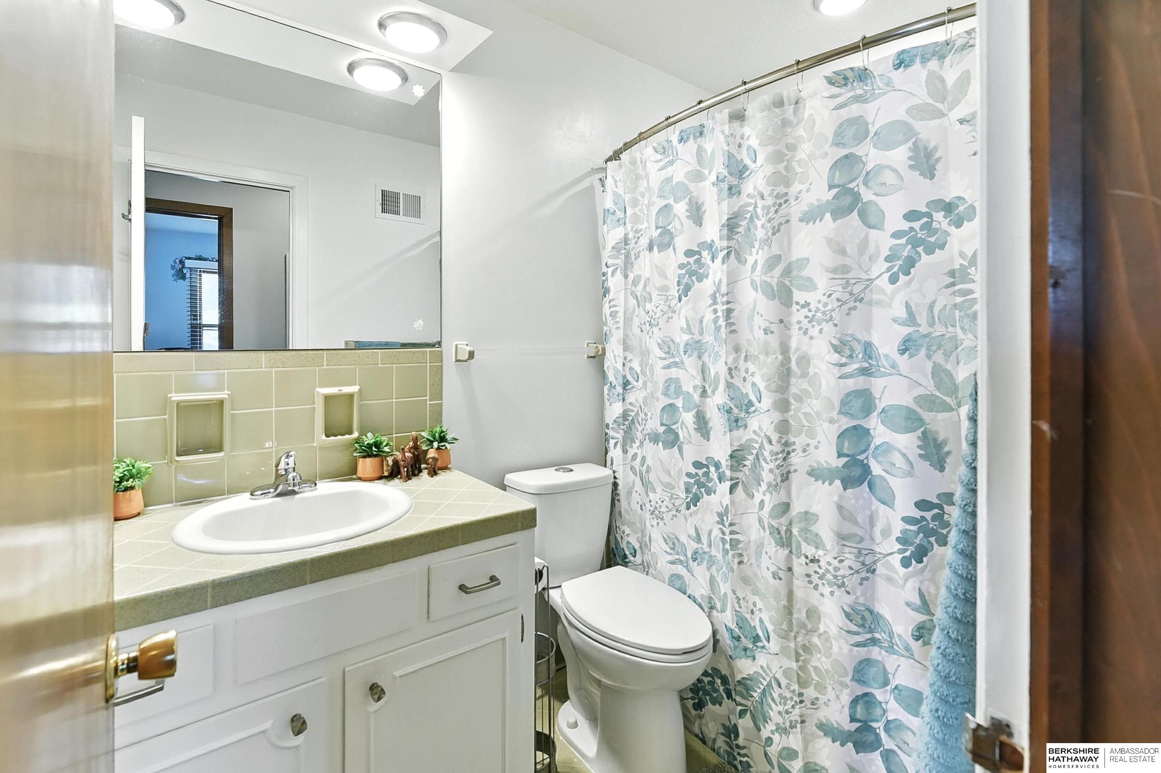 Omaha, Nebraska 68144, United States, 3 Bedrooms Bedrooms, ,2 BathroomsBathrooms,Residential,Active,214498