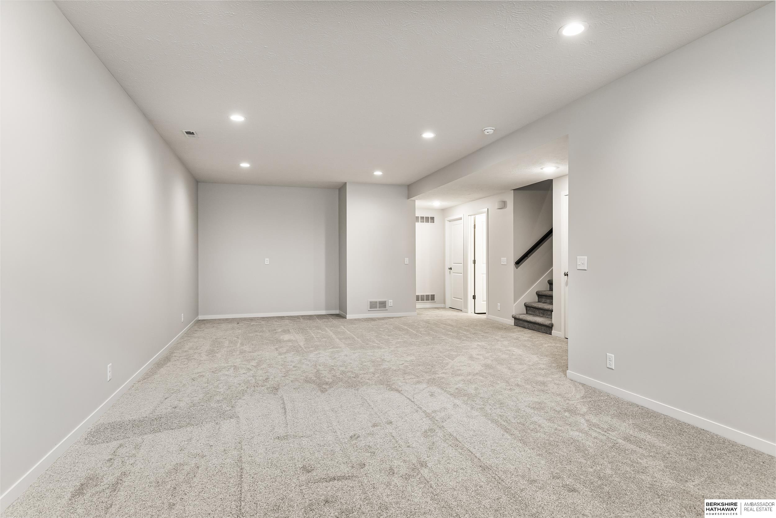 Lincoln, Nebraska 68516, United States, 3 Bedrooms Bedrooms, ,3 BathroomsBathrooms,Residential,Active,140627