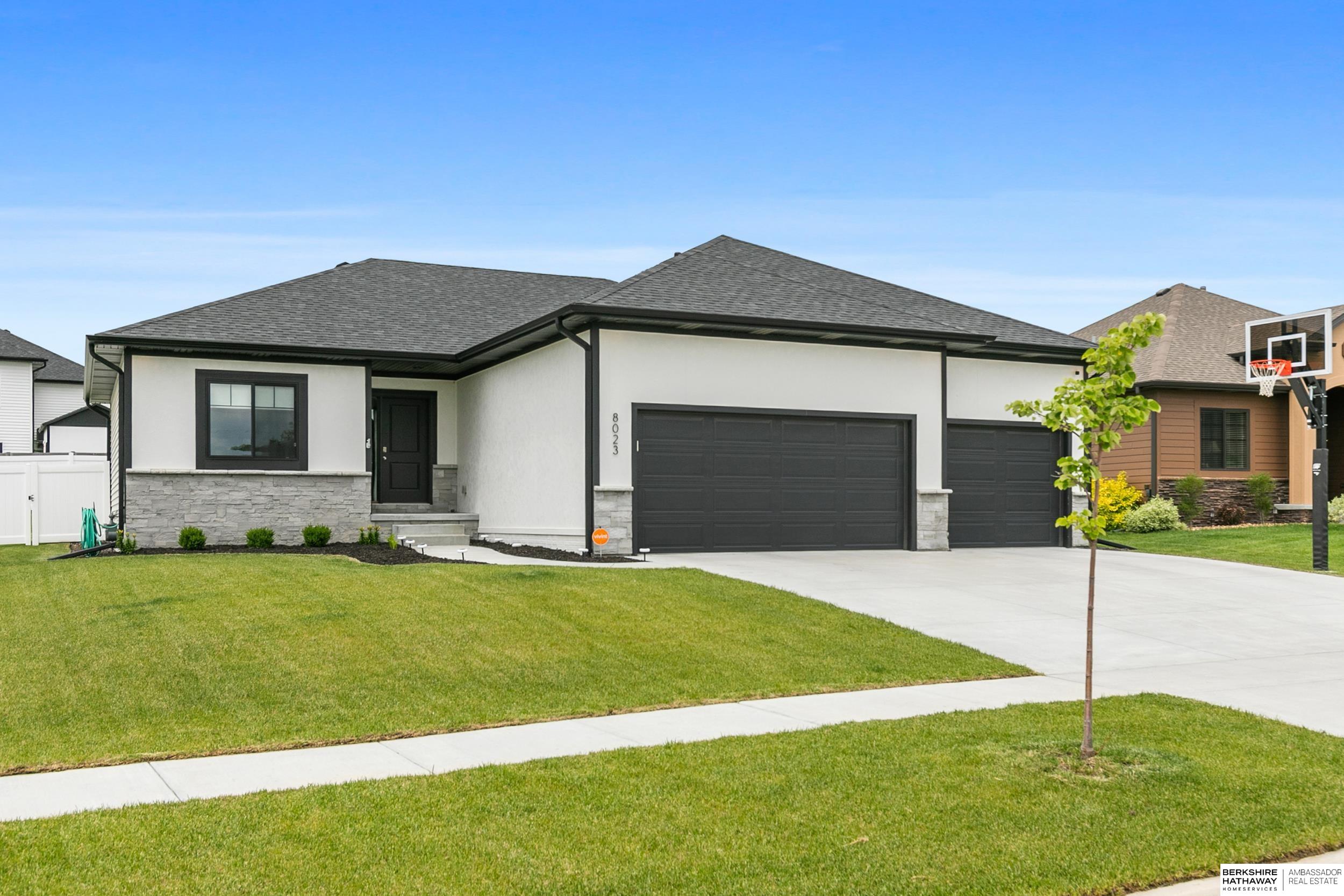 Lincoln, Nebraska 68516, United States, 3 Bedrooms Bedrooms, ,3 BathroomsBathrooms,Residential,Active,140627