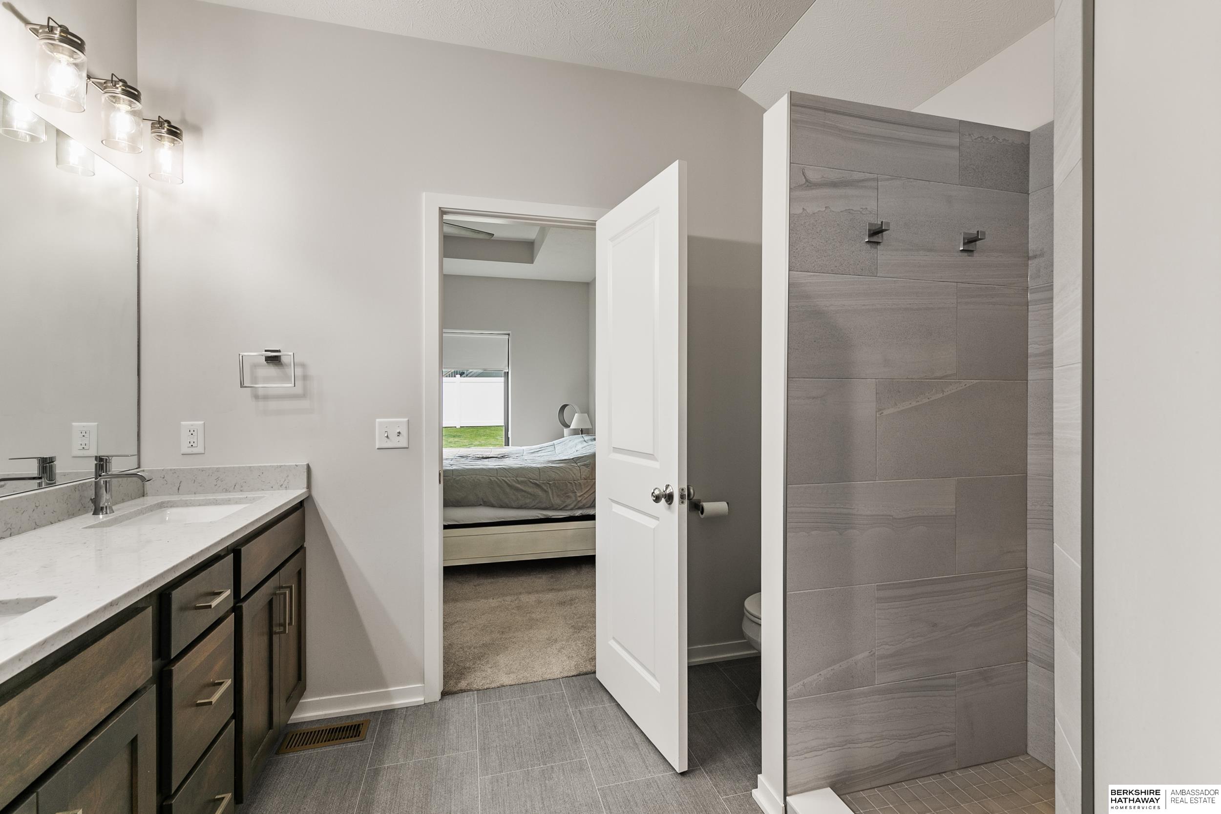 Lincoln, Nebraska 68516, United States, 3 Bedrooms Bedrooms, ,3 BathroomsBathrooms,Residential,Active,140627