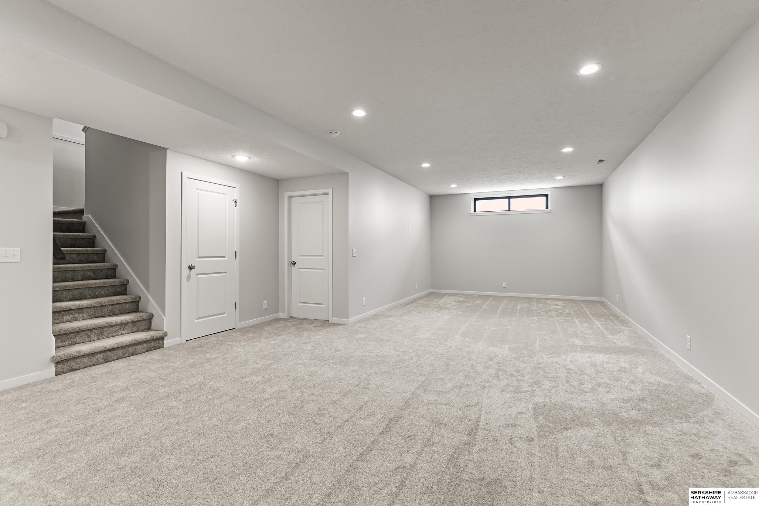 Lincoln, Nebraska 68516, United States, 3 Bedrooms Bedrooms, ,3 BathroomsBathrooms,Residential,Active,140627