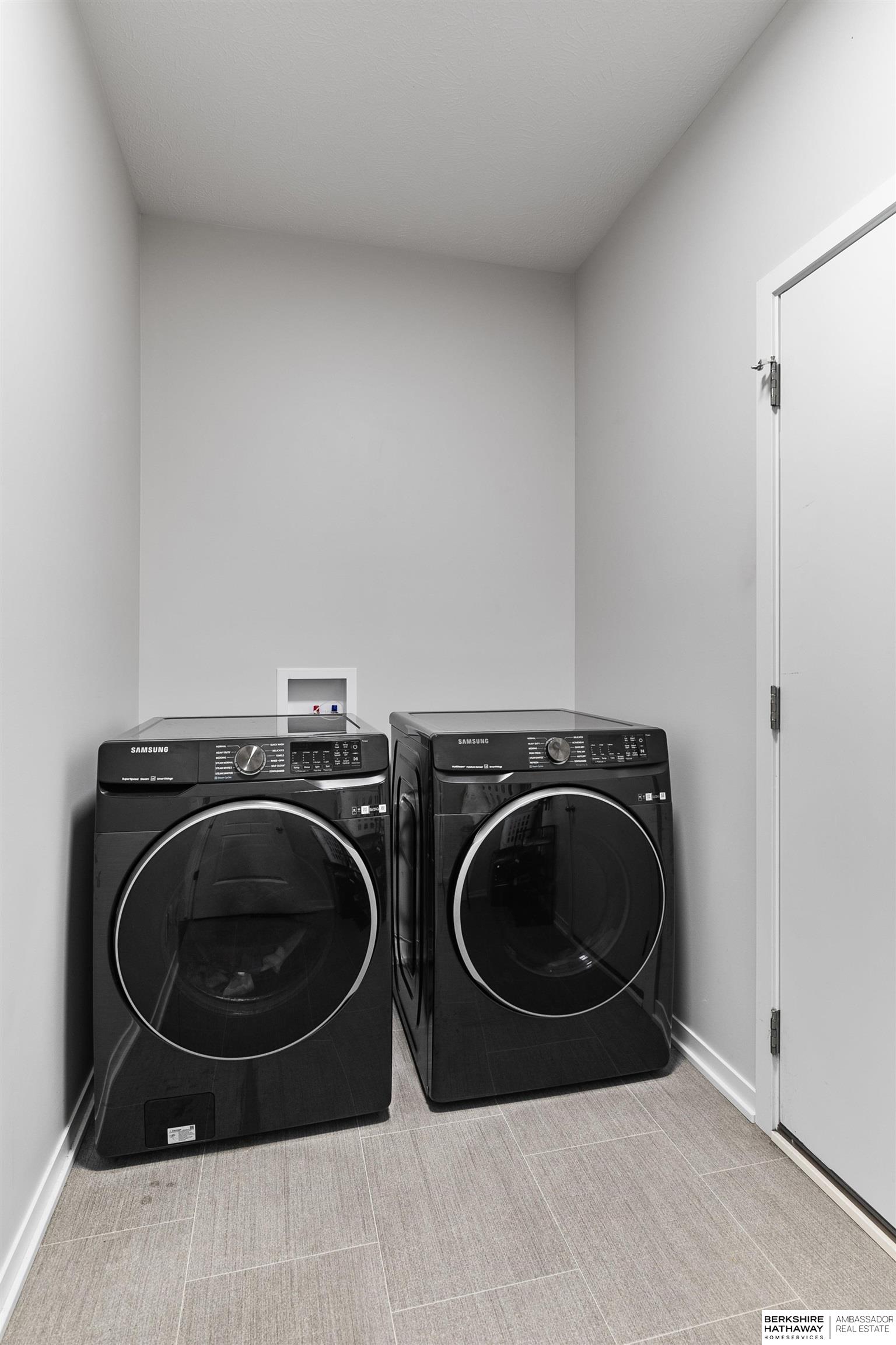 Lincoln, Nebraska 68516, United States, 3 Bedrooms Bedrooms, ,3 BathroomsBathrooms,Residential,Active,140627