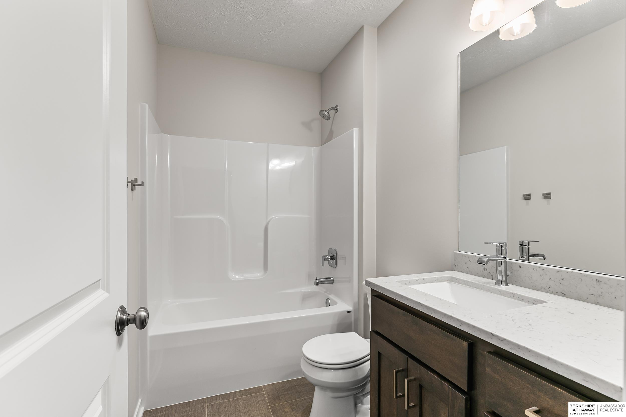 Lincoln, Nebraska 68516, United States, 3 Bedrooms Bedrooms, ,3 BathroomsBathrooms,Residential,Active,140627