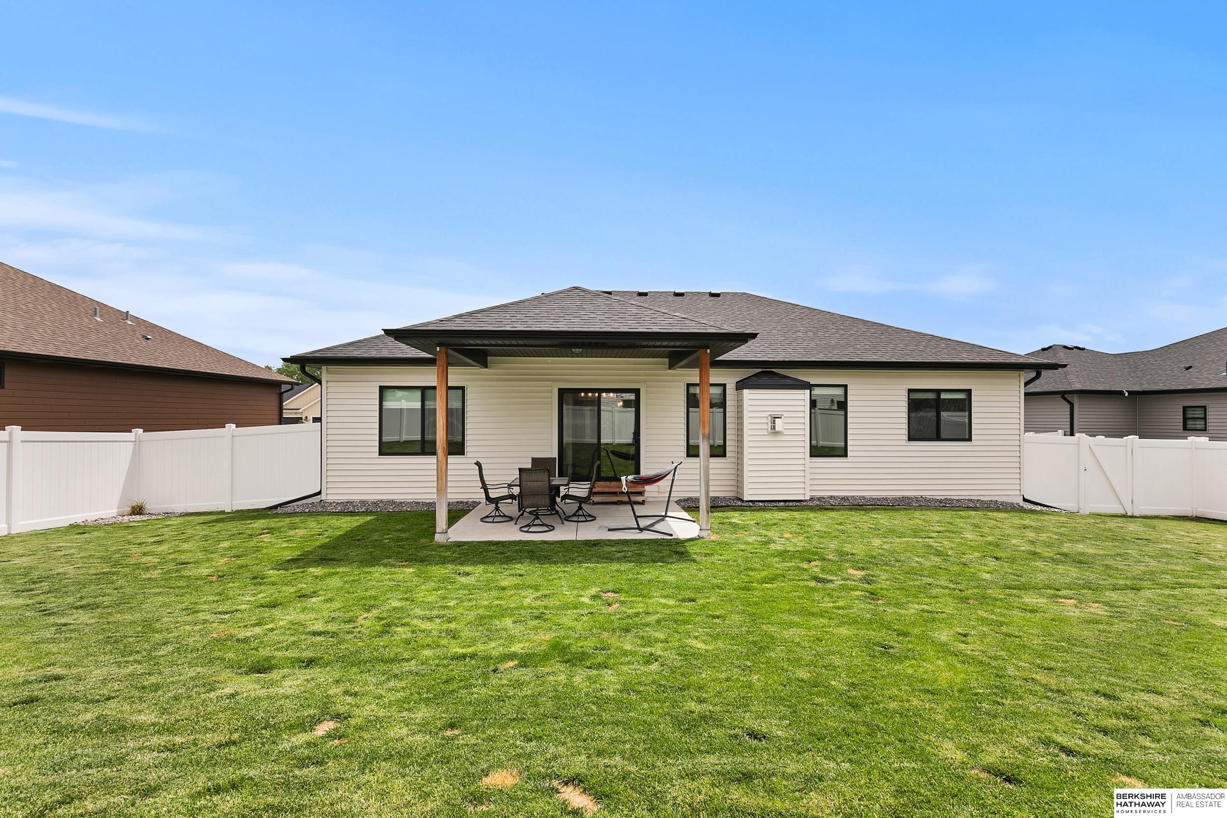 Lincoln, Nebraska 68516, United States, 3 Bedrooms Bedrooms, ,3 BathroomsBathrooms,Residential,Active,140627