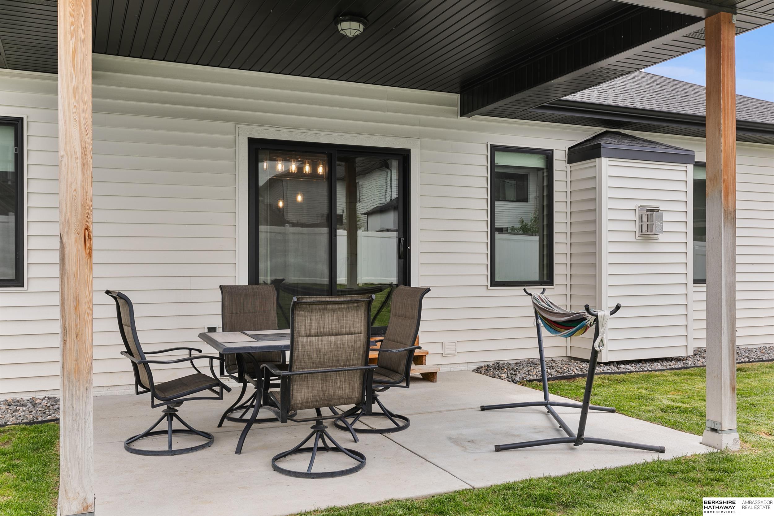 Lincoln, Nebraska 68516, United States, 3 Bedrooms Bedrooms, ,3 BathroomsBathrooms,Residential,Active,140627