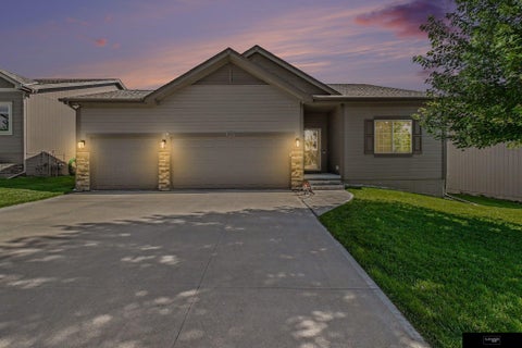 Photo of 18907 Briar Street, Omaha, NE 86136 (MLS # 22616648)