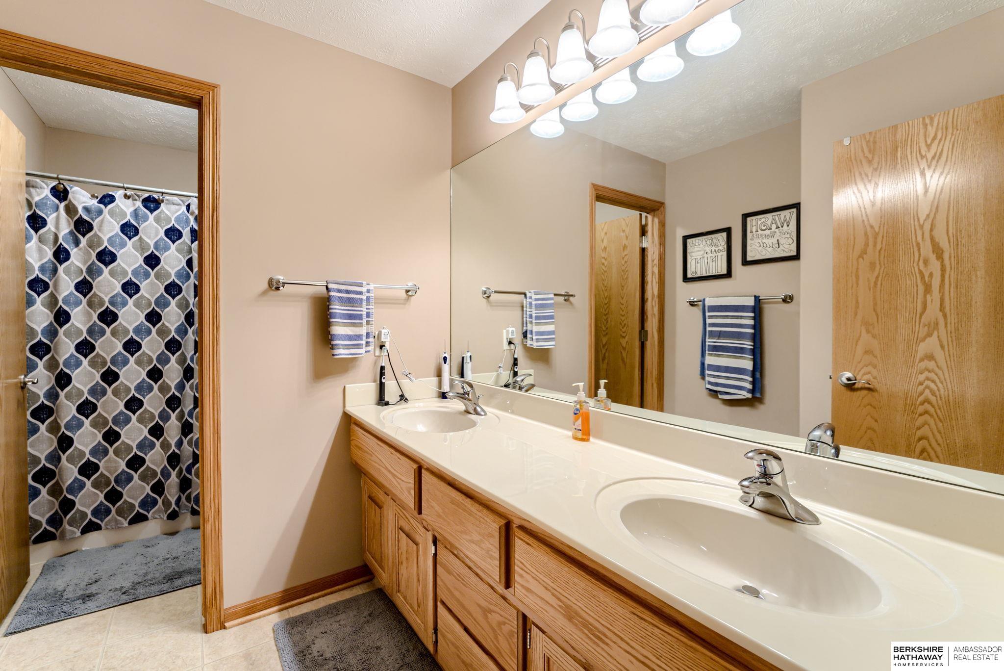 Bellevue, Nebraska 68133, United States, 4 Bedrooms Bedrooms, ,3 BathroomsBathrooms,Residential,Active,207230