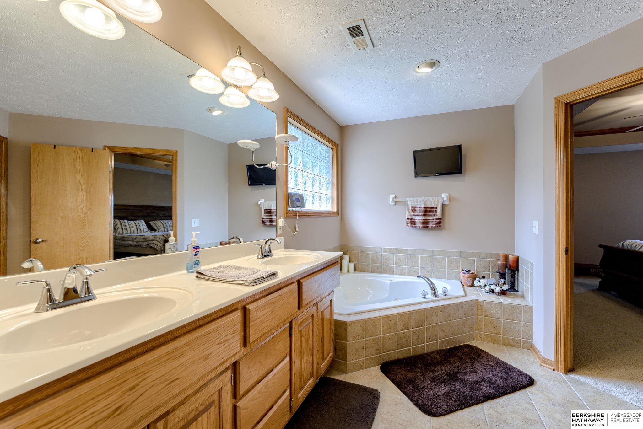 Bellevue, Nebraska 68133, United States, 4 Bedrooms Bedrooms, ,3 BathroomsBathrooms,Residential,Active,207230