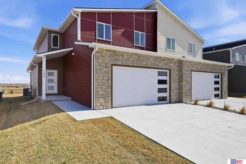 Photo of 326 N 105th Street, Lincoln, NE 68527 (MLS # 22606361)