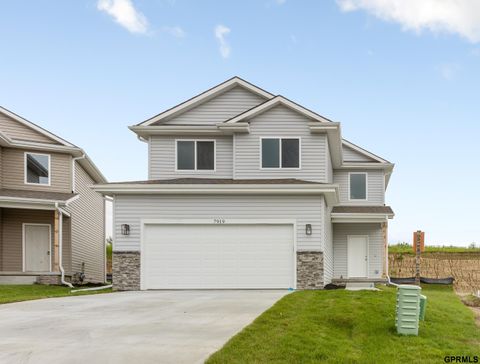 Photo of 7925 N 94 Street, Omaha, NE 68122 (MLS # 22613826)