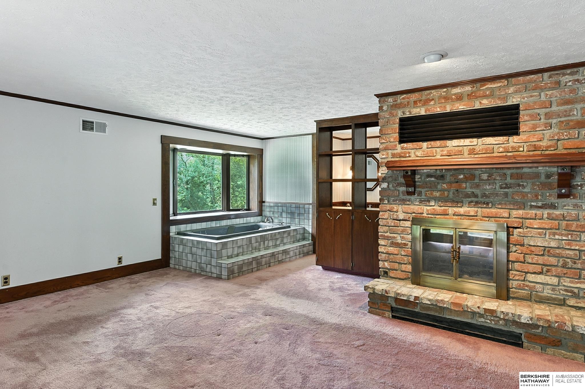 Omaha, Nebraska 68122, United States, 4 Bedrooms Bedrooms, ,3 BathroomsBathrooms,Residential,Active,196205