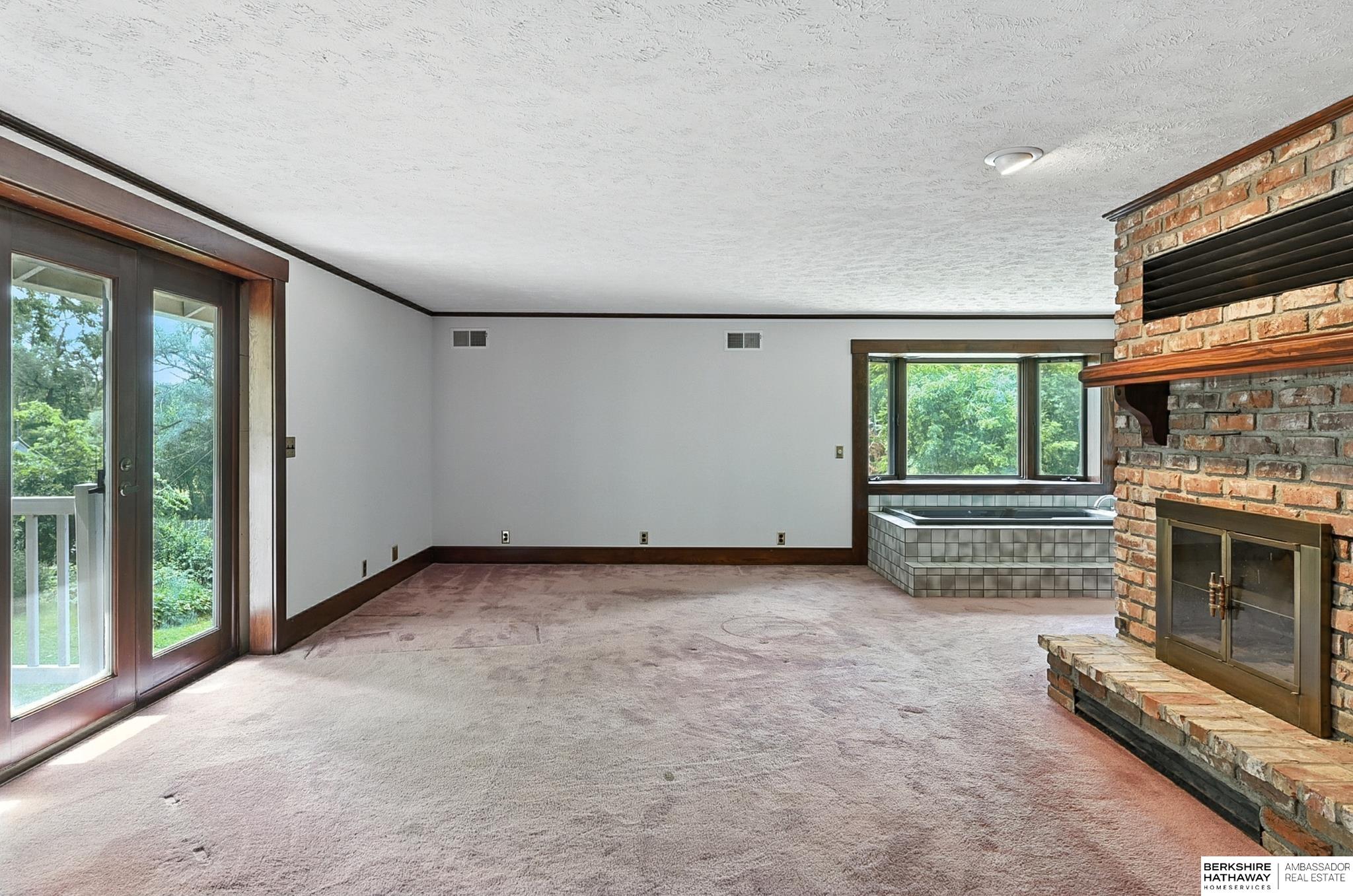 Omaha, Nebraska 68122, United States, 4 Bedrooms Bedrooms, ,3 BathroomsBathrooms,Residential,Active,196205