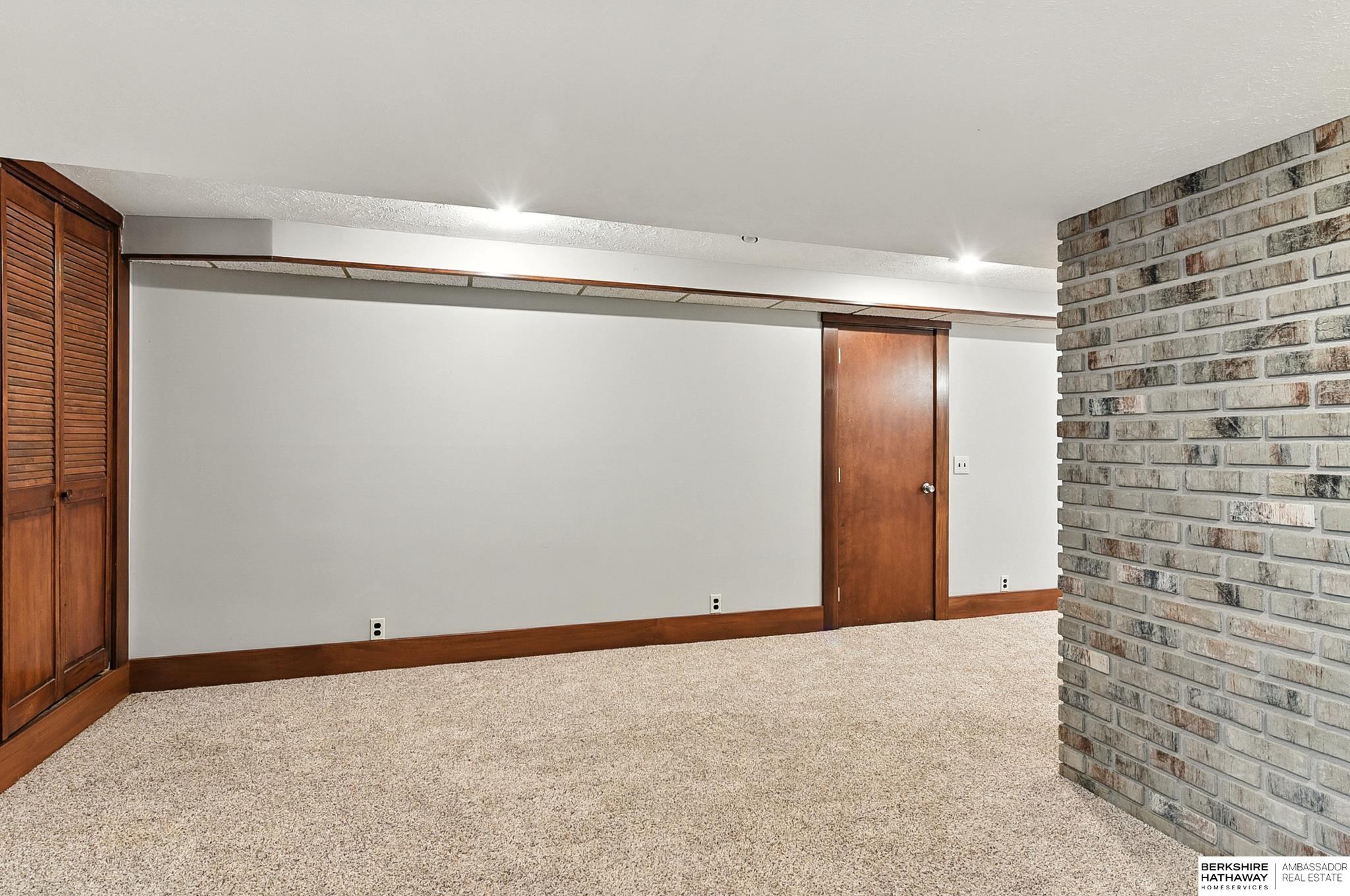 Omaha, Nebraska 68122, United States, 4 Bedrooms Bedrooms, ,3 BathroomsBathrooms,Residential,Active,196205