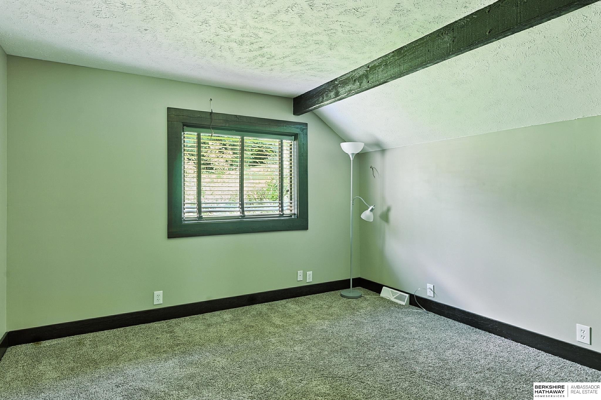 Omaha, Nebraska 68122, United States, 4 Bedrooms Bedrooms, ,3 BathroomsBathrooms,Residential,Active,196205