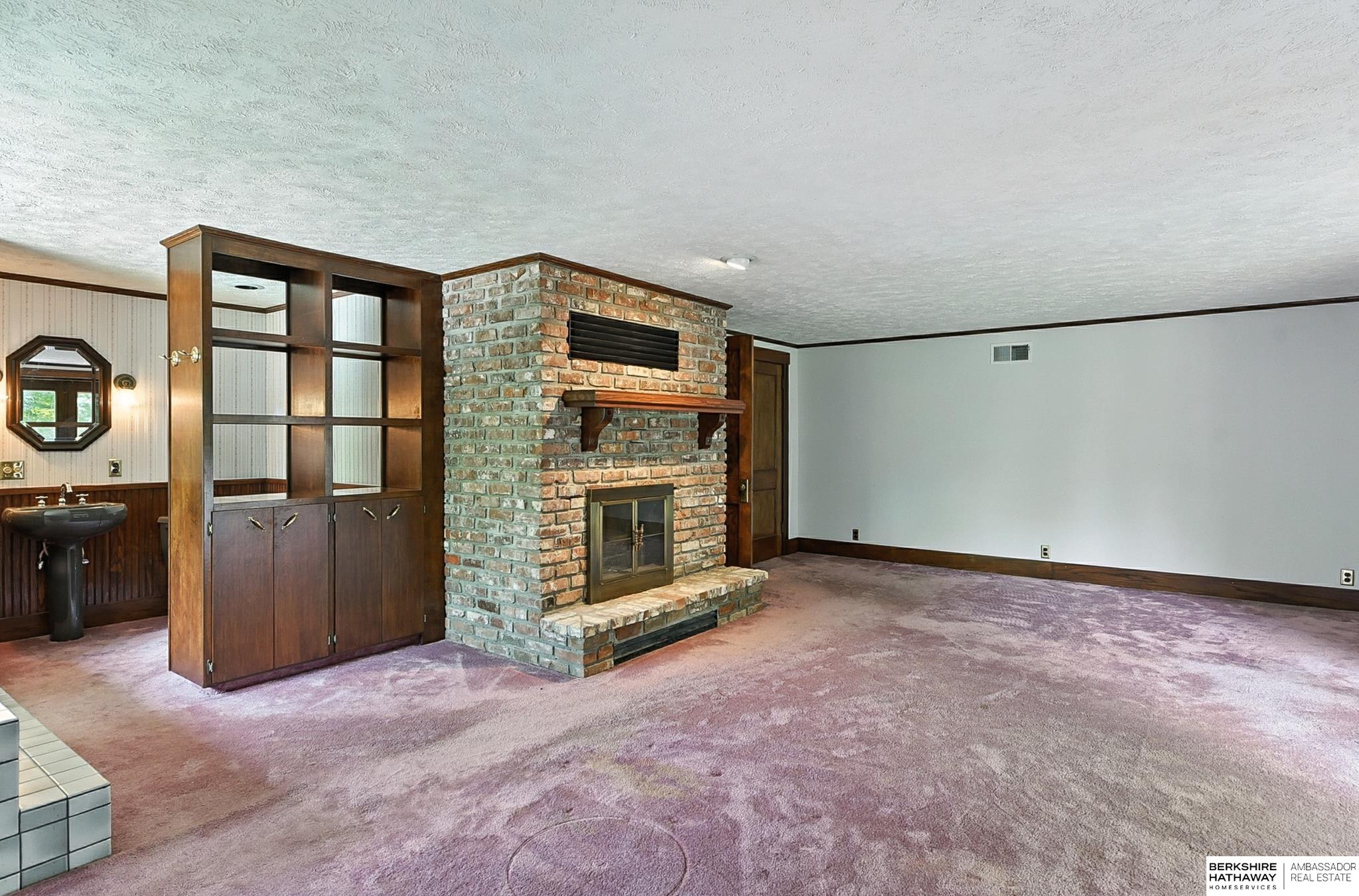 Omaha, Nebraska 68122, United States, 4 Bedrooms Bedrooms, ,3 BathroomsBathrooms,Residential,Active,196205