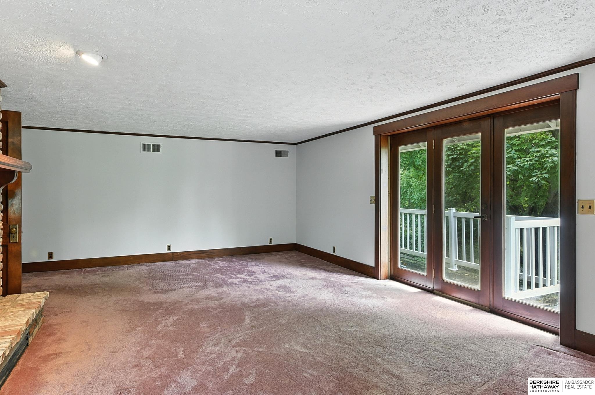 Omaha, Nebraska 68122, United States, 4 Bedrooms Bedrooms, ,3 BathroomsBathrooms,Residential,Active,196205