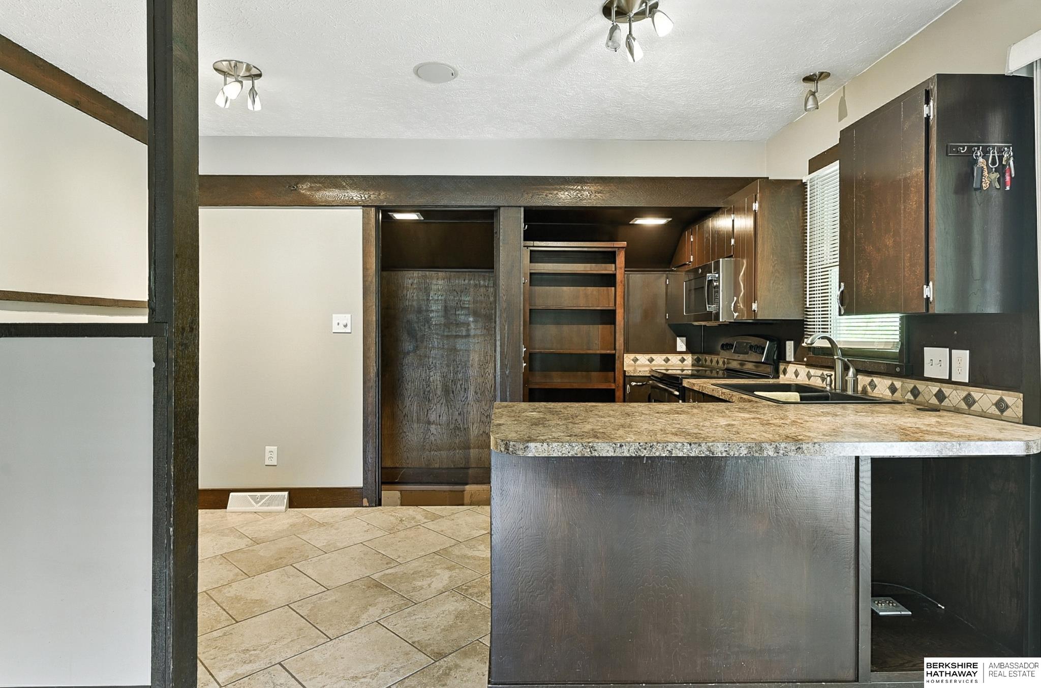 Omaha, Nebraska 68122, United States, 4 Bedrooms Bedrooms, ,3 BathroomsBathrooms,Residential,Active,196205