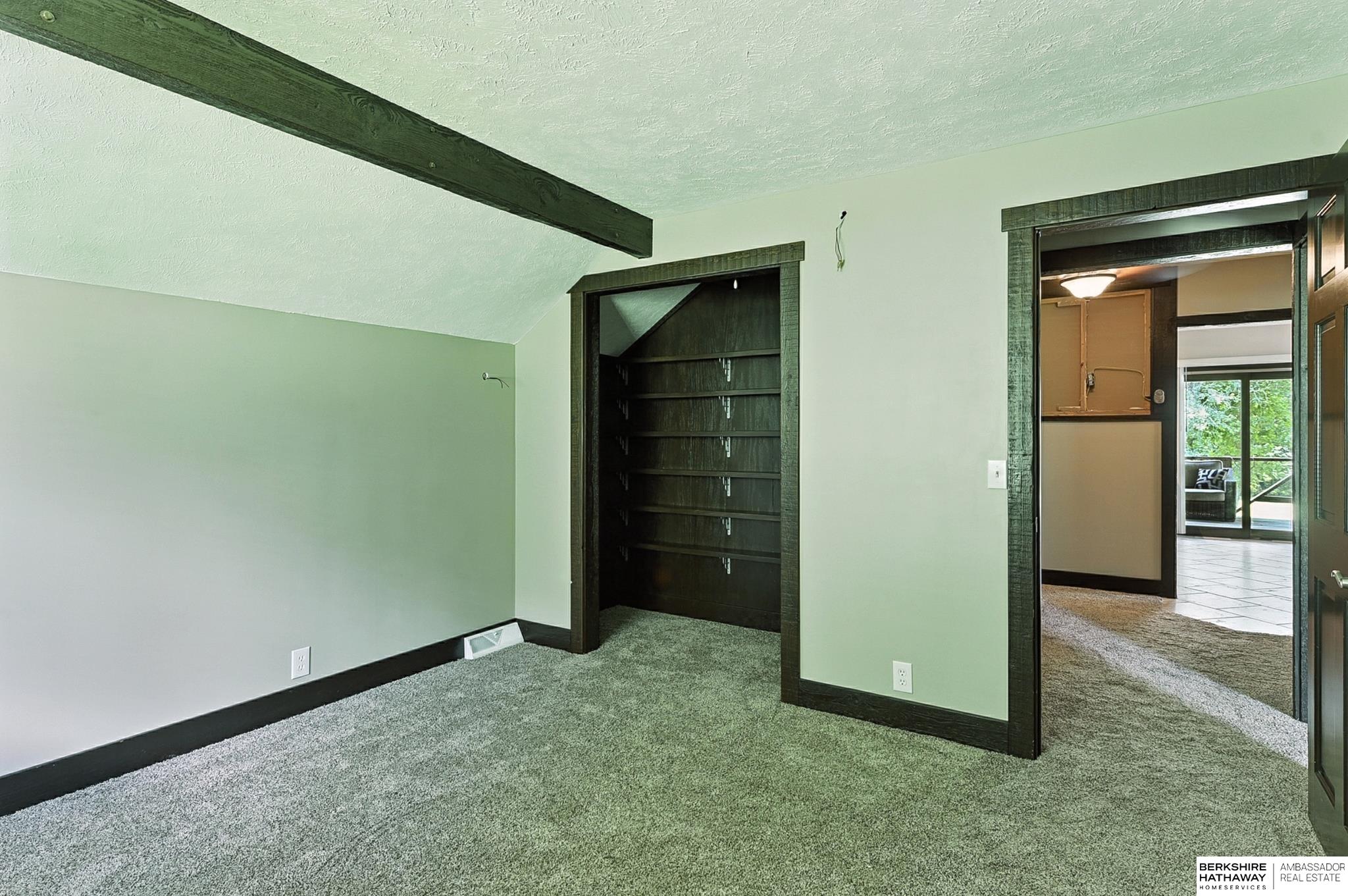 Omaha, Nebraska 68122, United States, 4 Bedrooms Bedrooms, ,3 BathroomsBathrooms,Residential,Active,196205