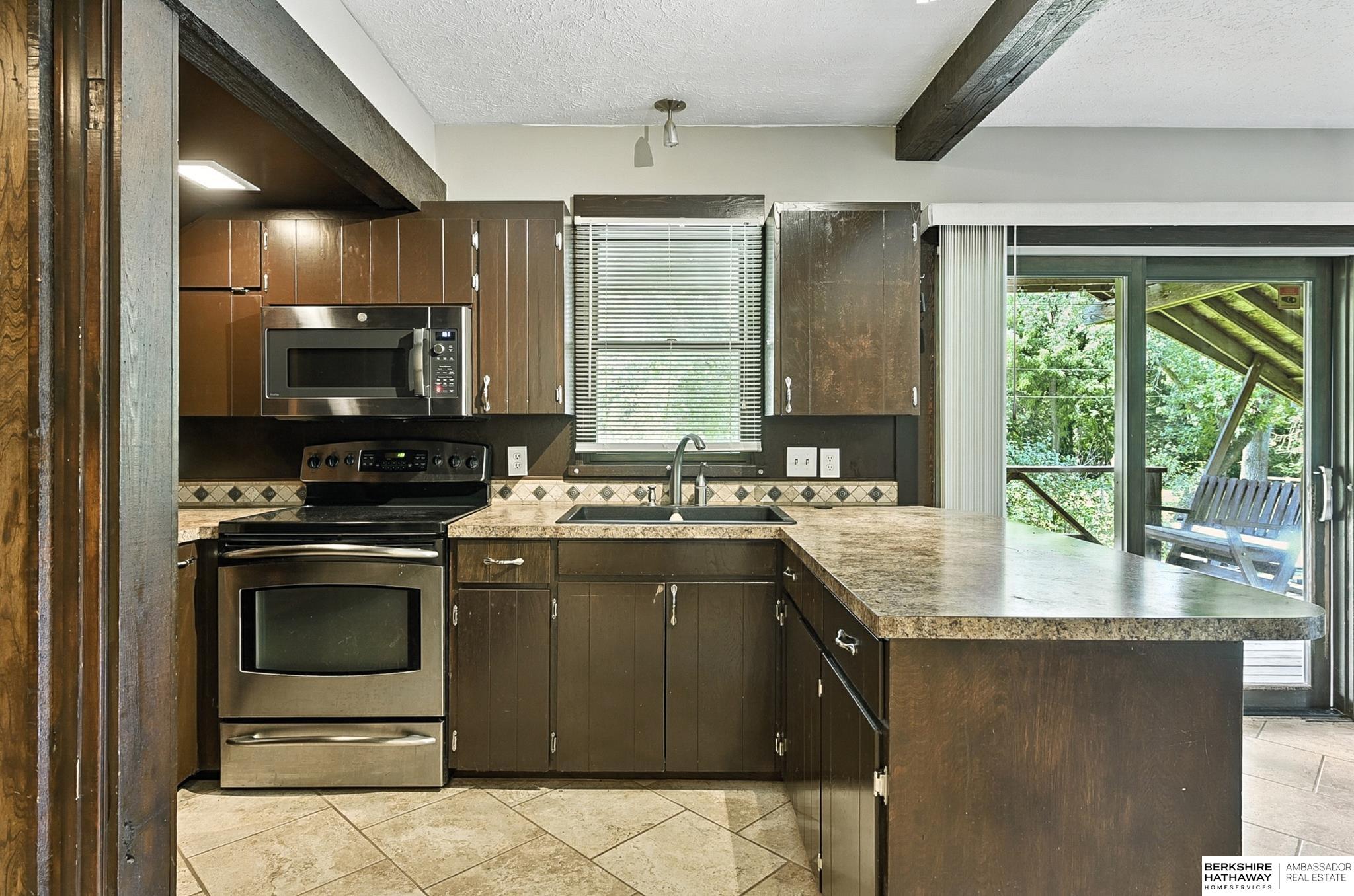 Omaha, Nebraska 68122, United States, 4 Bedrooms Bedrooms, ,3 BathroomsBathrooms,Residential,Active,196205