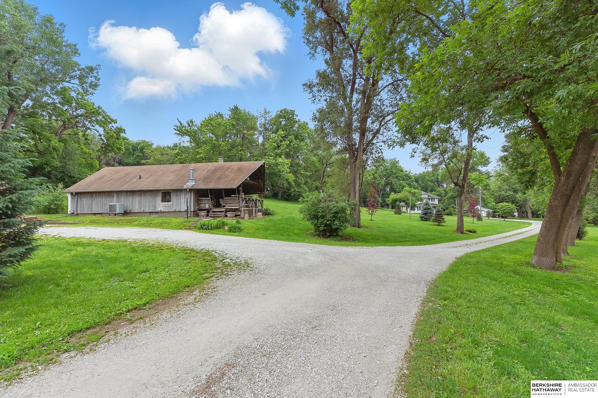 Omaha, Nebraska 68122, United States, 4 Bedrooms Bedrooms, ,3 BathroomsBathrooms,Residential,Active,196205