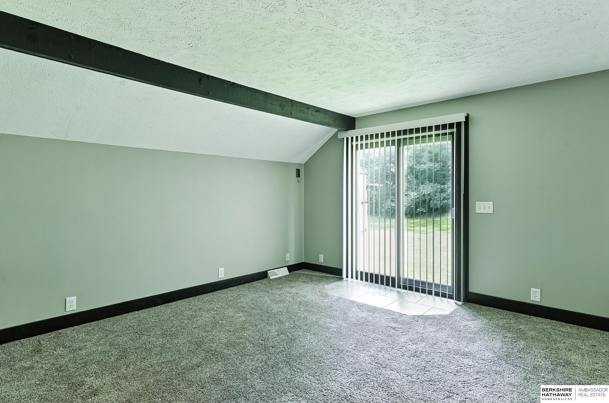 Omaha, Nebraska 68122, United States, 4 Bedrooms Bedrooms, ,3 BathroomsBathrooms,Residential,Active,196205