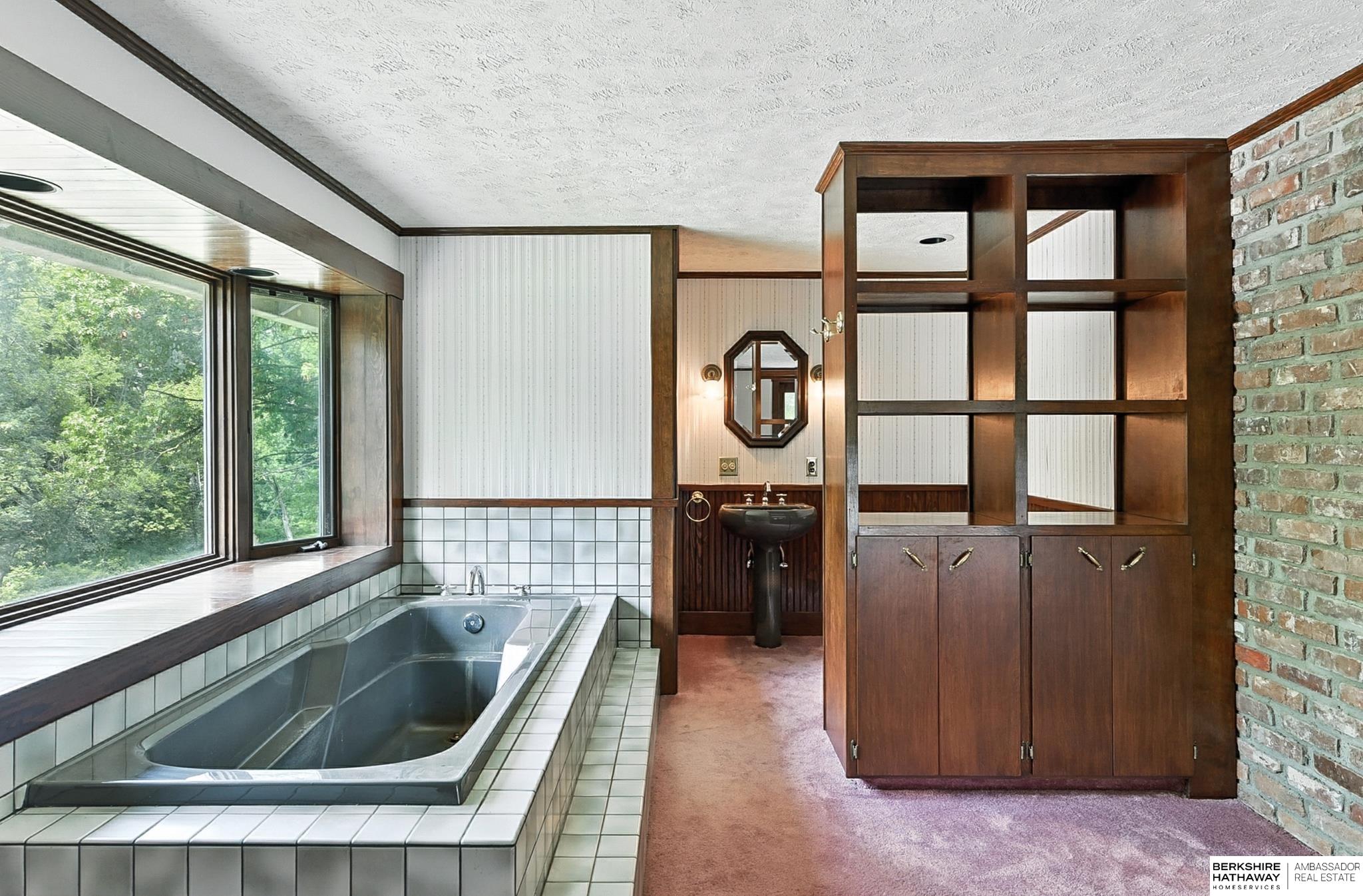 Omaha, Nebraska 68122, United States, 4 Bedrooms Bedrooms, ,3 BathroomsBathrooms,Residential,Active,196205