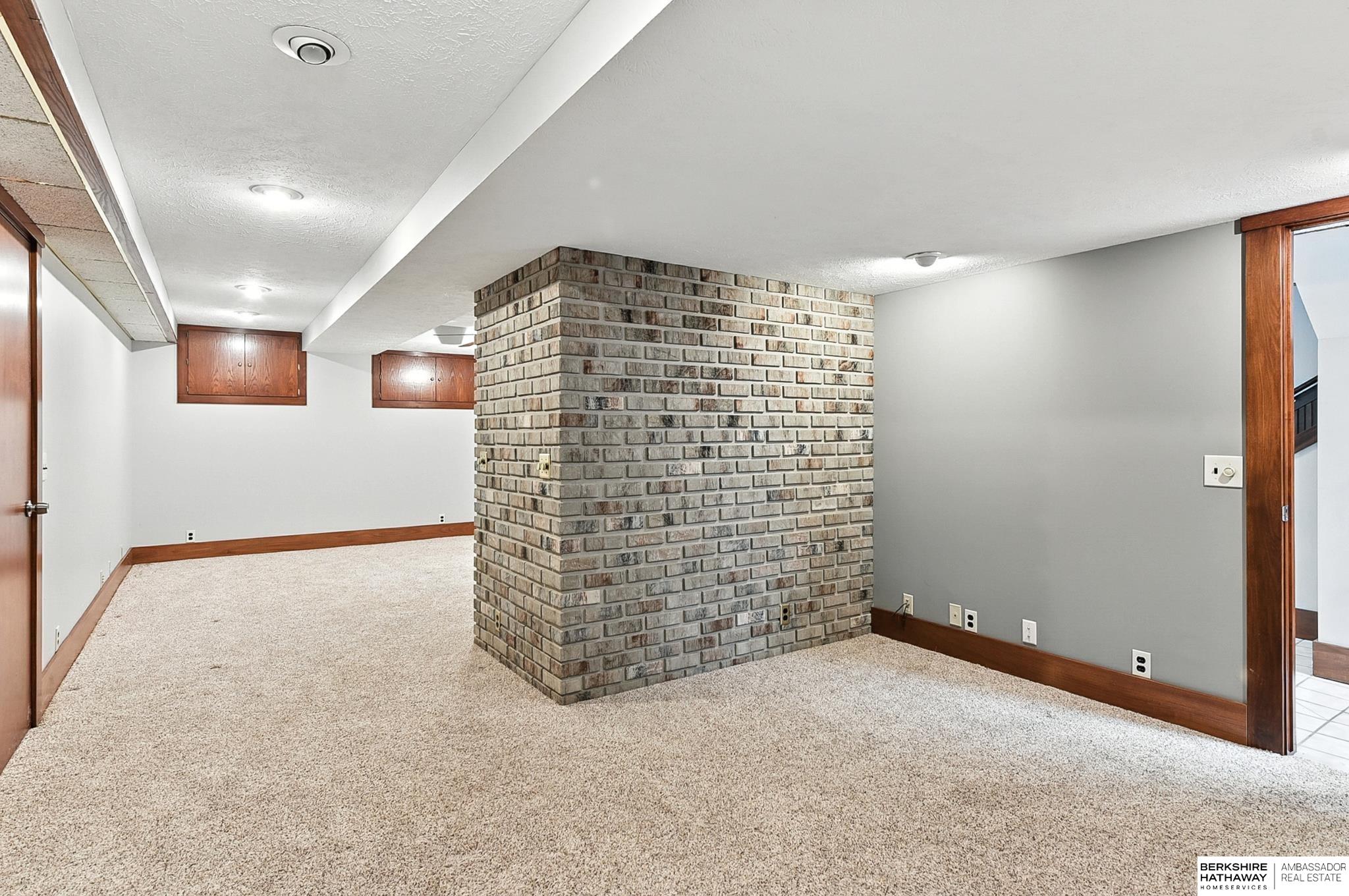 Omaha, Nebraska 68122, United States, 4 Bedrooms Bedrooms, ,3 BathroomsBathrooms,Residential,Active,196205