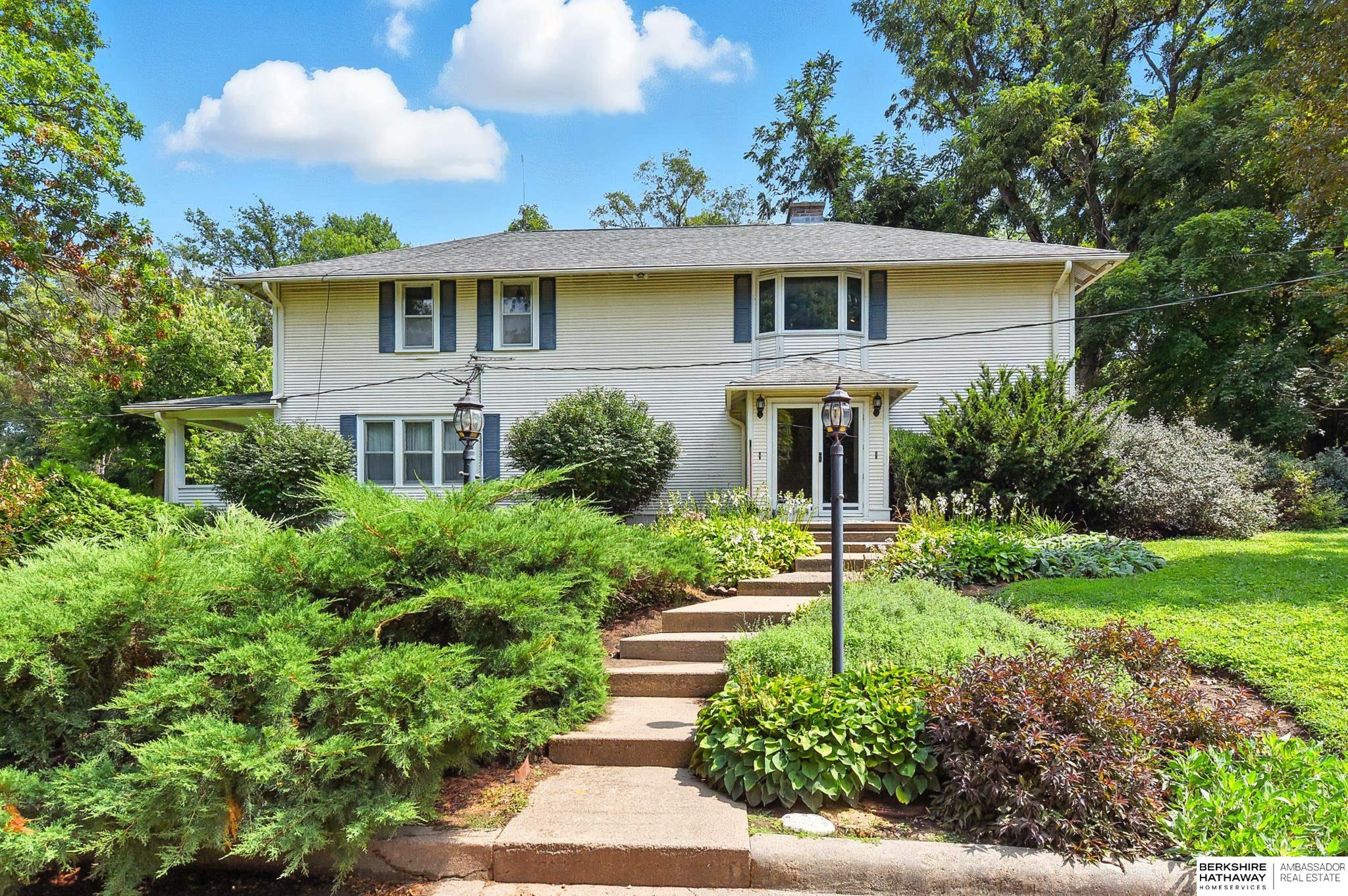 Omaha, Nebraska 68122, United States, 4 Bedrooms Bedrooms, ,3 BathroomsBathrooms,Residential,Active,196205