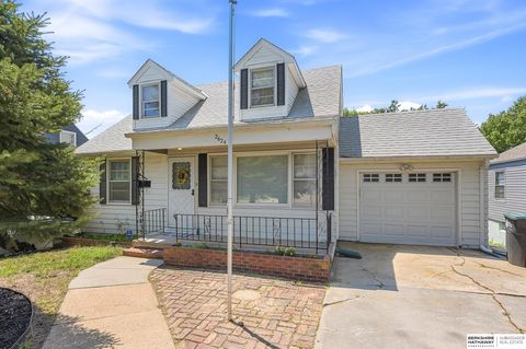 Photo of 2624 N 70th Avenue, Omaha, NE 68104 (MLS # 22619700)