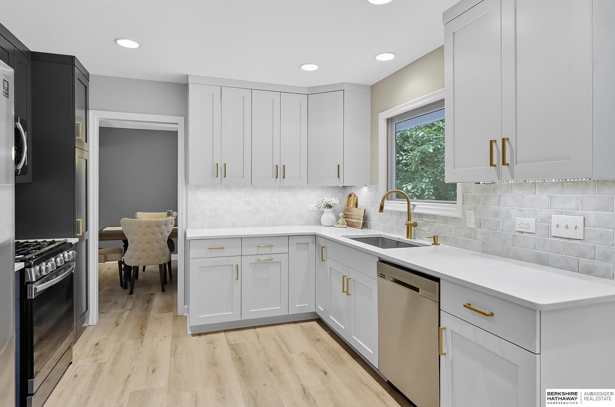 Omaha, Nebraska 68144, United States, 3 Bedrooms Bedrooms, ,3 BathroomsBathrooms,Residential,Pending,217121