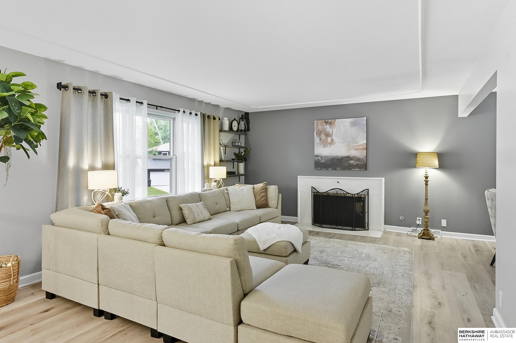 Omaha, Nebraska 68144, United States, 3 Bedrooms Bedrooms, ,3 BathroomsBathrooms,Residential,Pending,217121