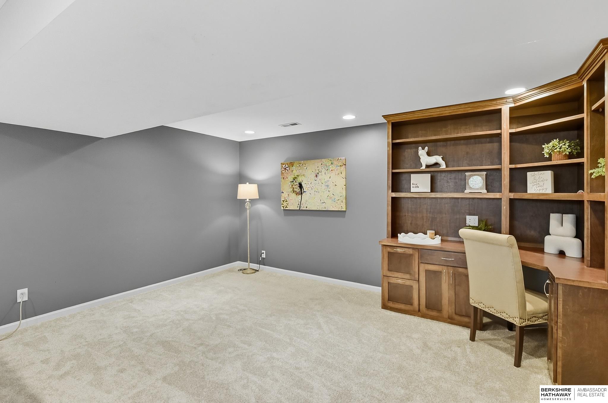 Omaha, Nebraska 68144, United States, 3 Bedrooms Bedrooms, ,3 BathroomsBathrooms,Residential,Pending,217121