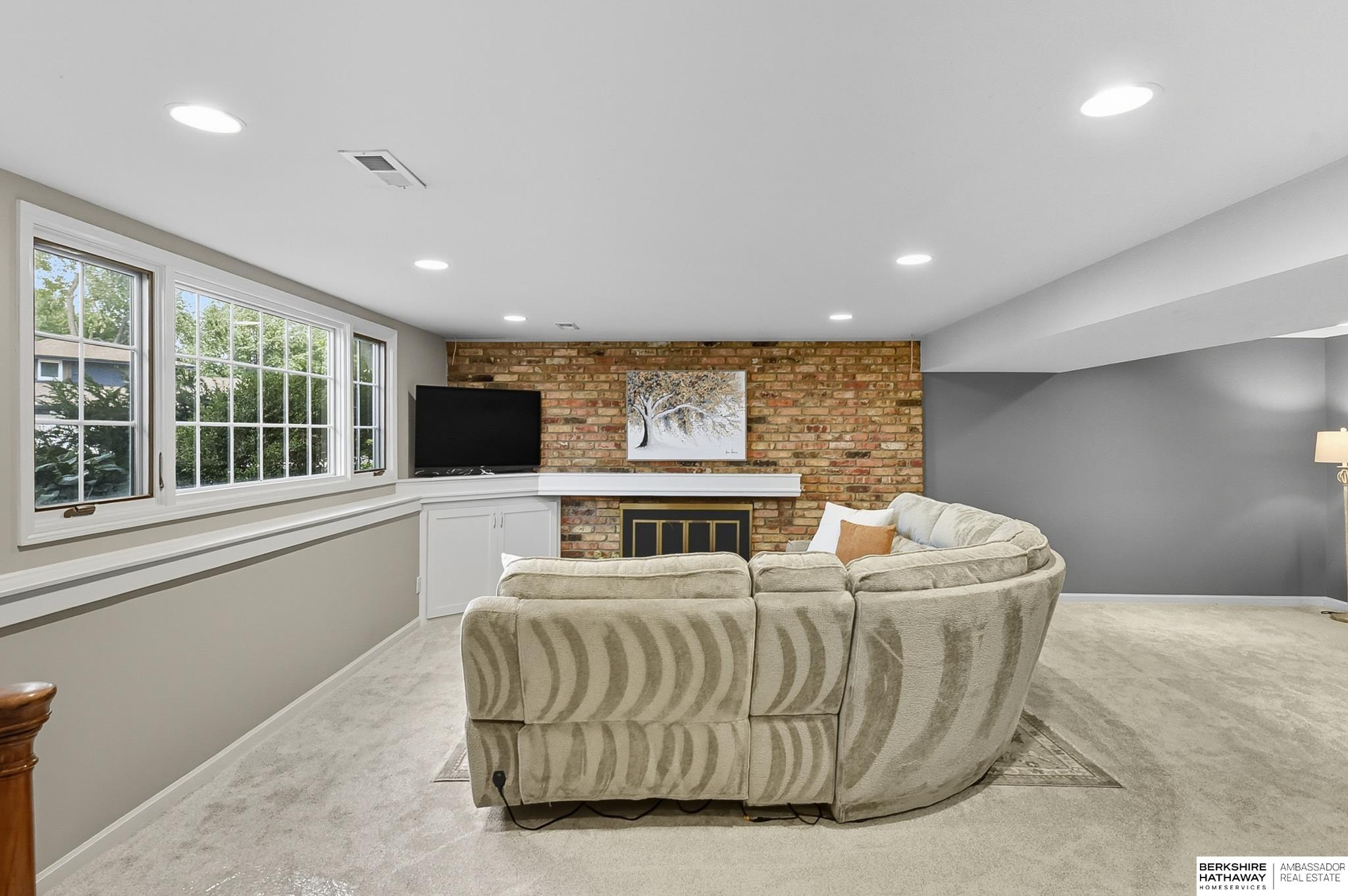 Omaha, Nebraska 68144, United States, 3 Bedrooms Bedrooms, ,3 BathroomsBathrooms,Residential,Pending,217121