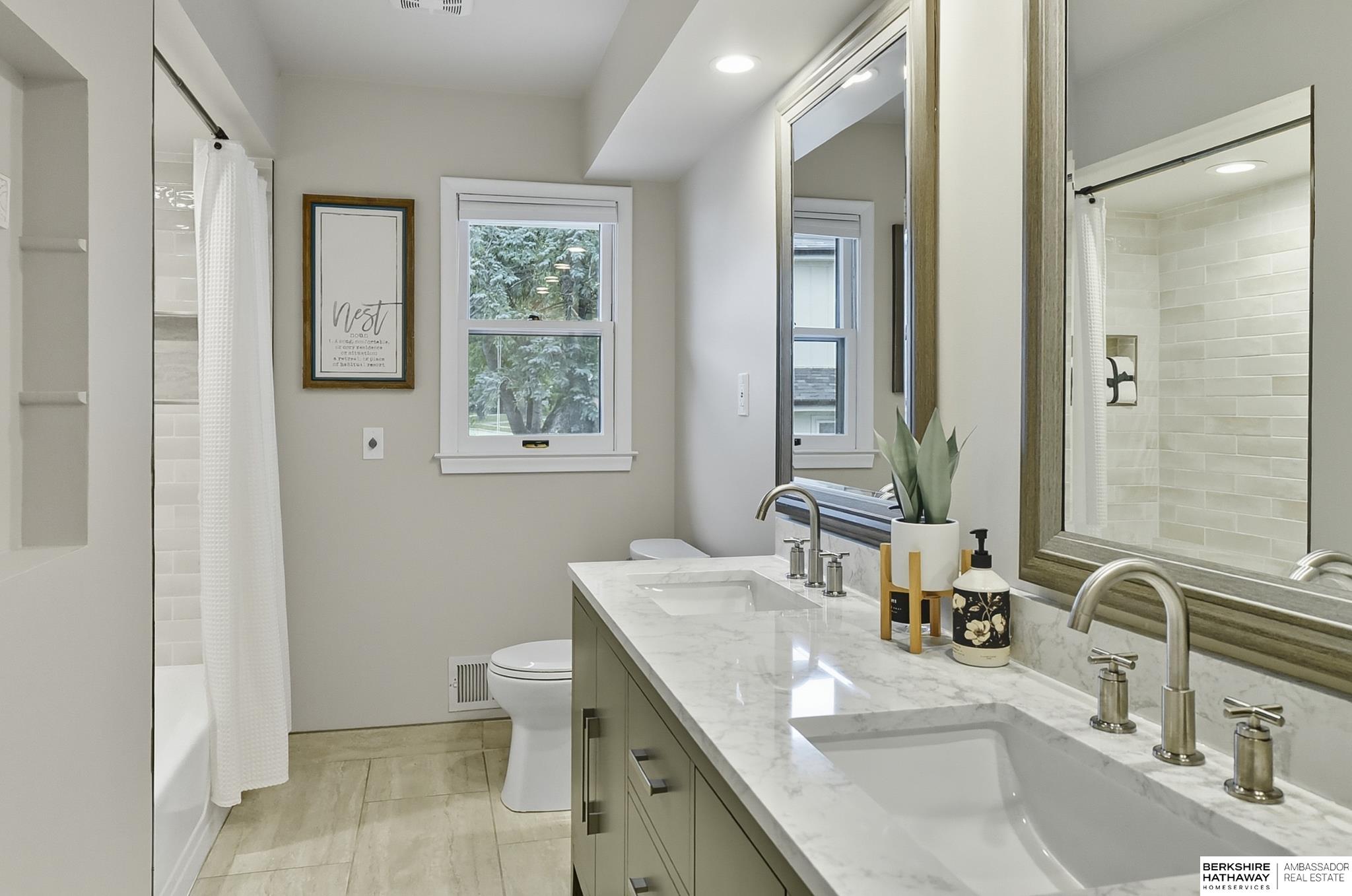 Omaha, Nebraska 68144, United States, 3 Bedrooms Bedrooms, ,3 BathroomsBathrooms,Residential,Pending,217121