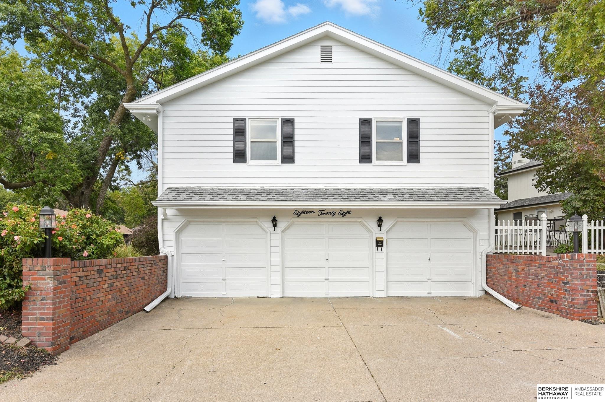 Omaha, Nebraska 68144, United States, 3 Bedrooms Bedrooms, ,3 BathroomsBathrooms,Residential,Pending,217121