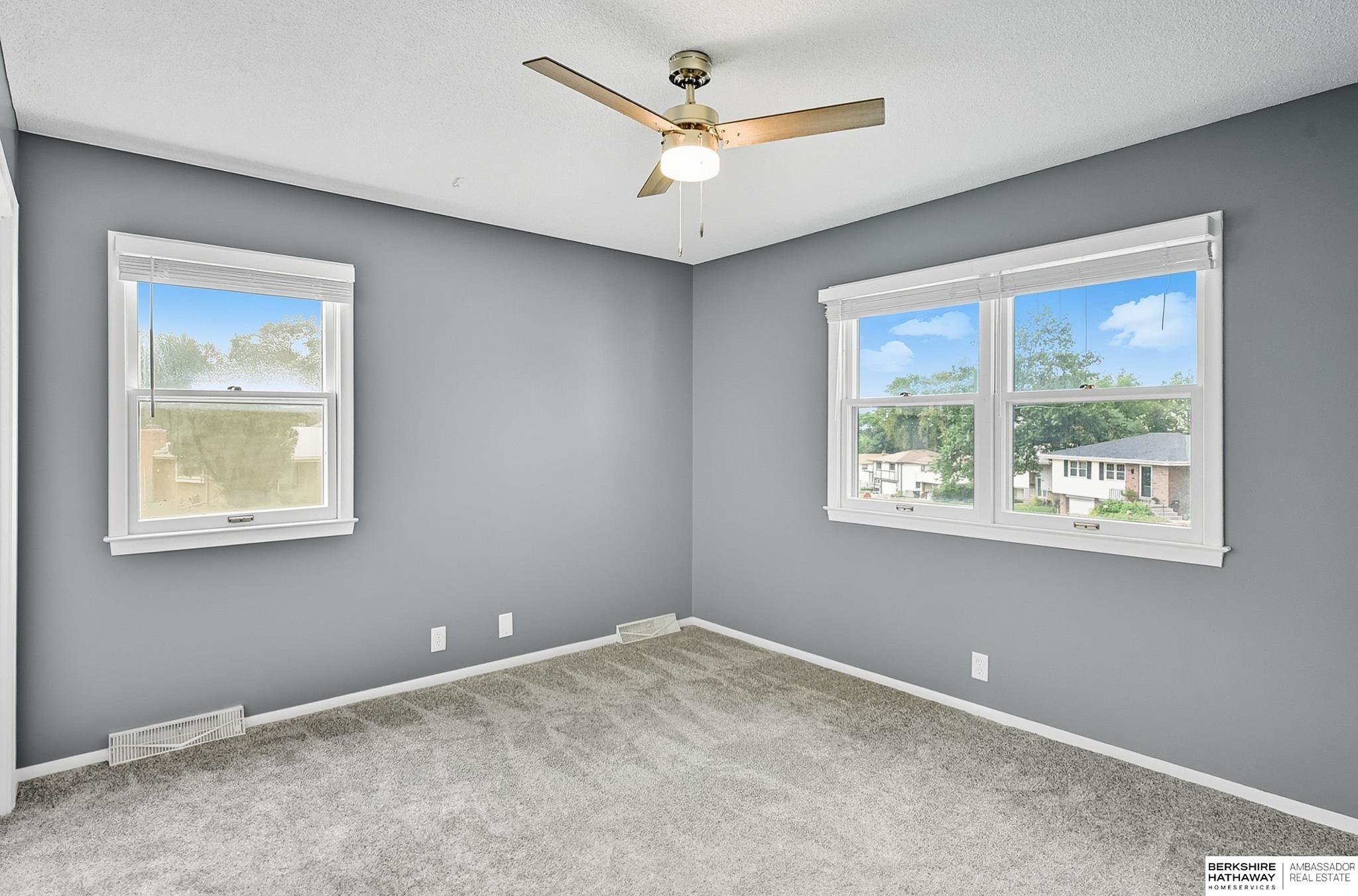 Omaha, Nebraska 68144, United States, 3 Bedrooms Bedrooms, ,3 BathroomsBathrooms,Residential,Pending,217121