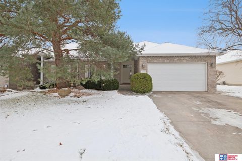 Photo of 1621 Old Farm Road, Lincoln, NE 68512 (MLS # 22534660)